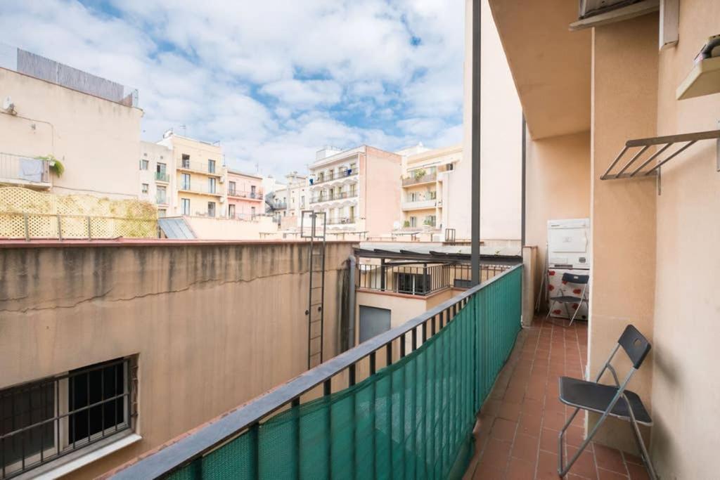 5 Pax Santa Monica Ramblas Apartment