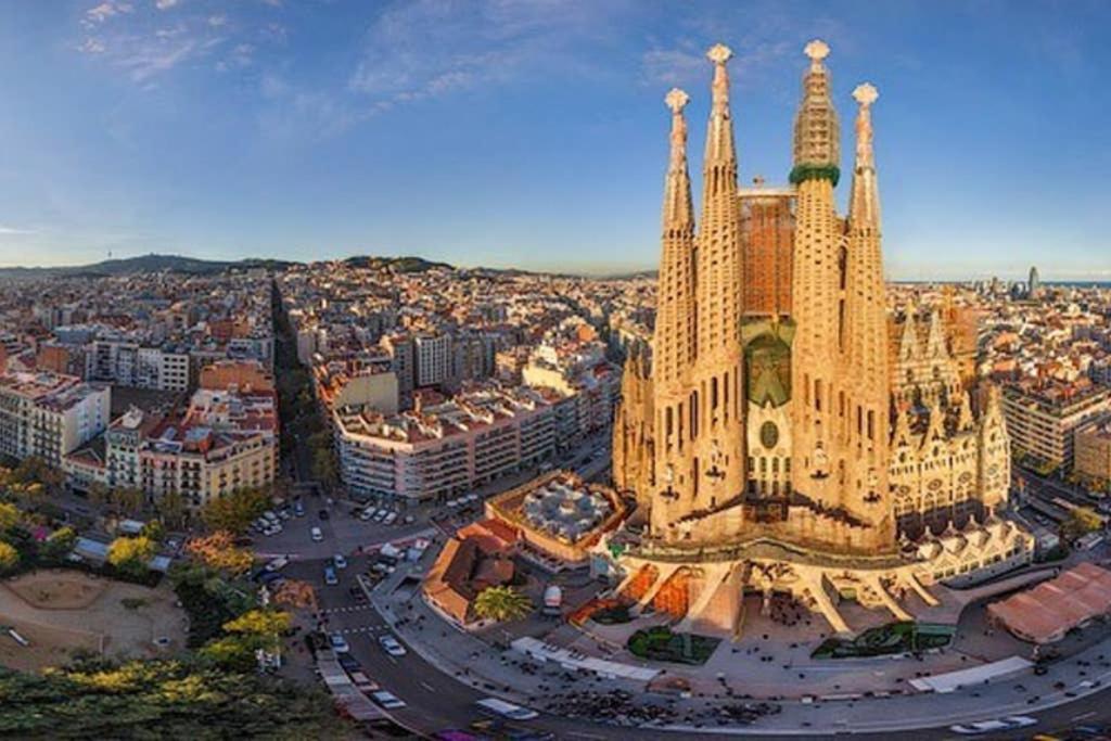 5 Pax Santa Monica Ramblas Barcelona